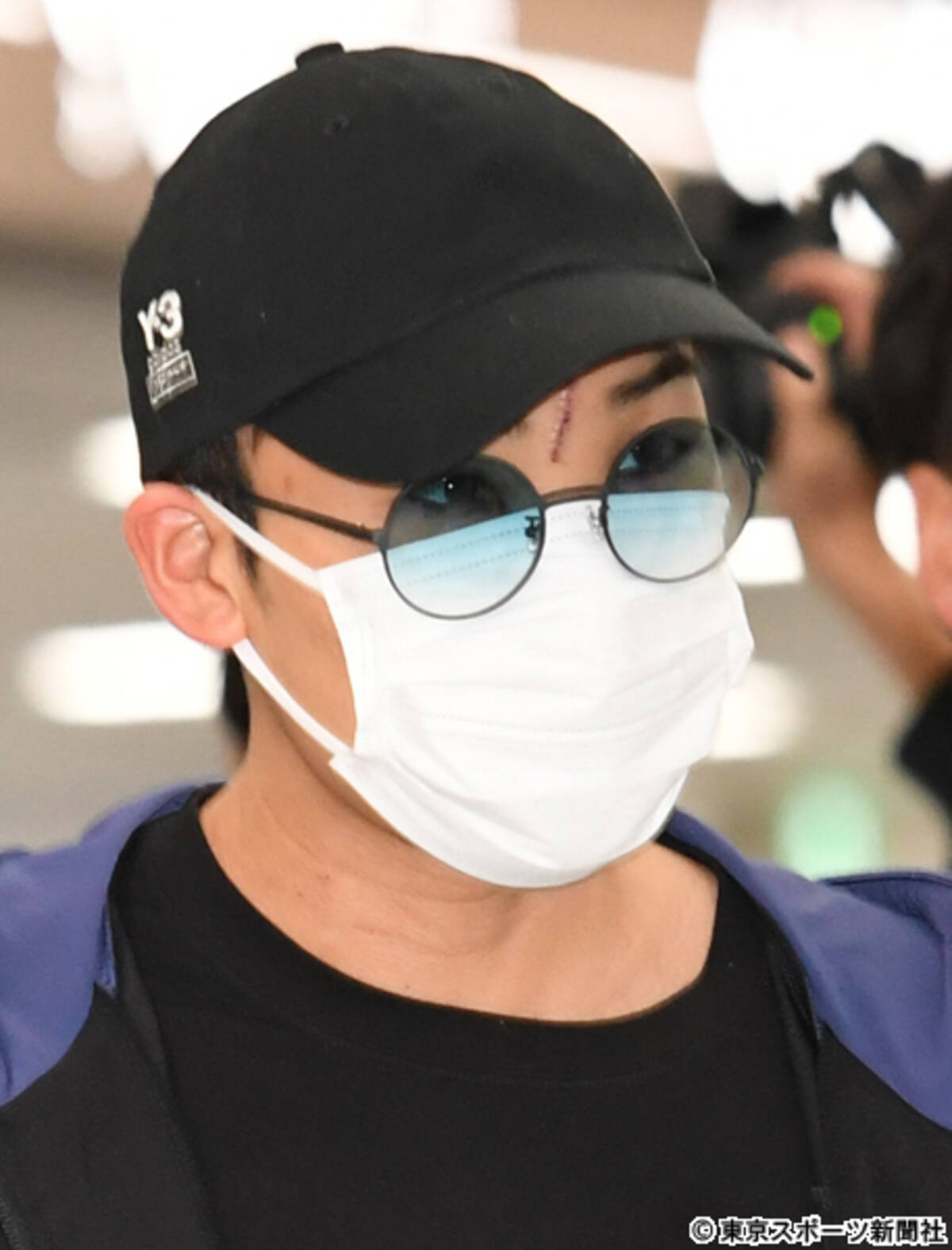 バトミントン桃田賢斗選手 マレーシアから帰国 報道陣に深々と一礼 エキサイトニュース