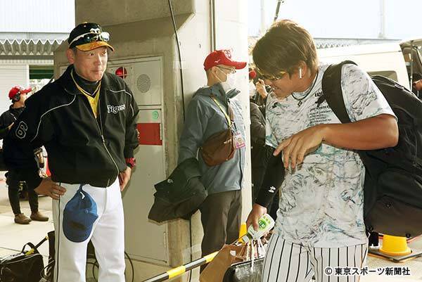 阪神キャンプにニセ金本前監督現る 梅野 本物かと思った 2020年2月3日 エキサイトニュース