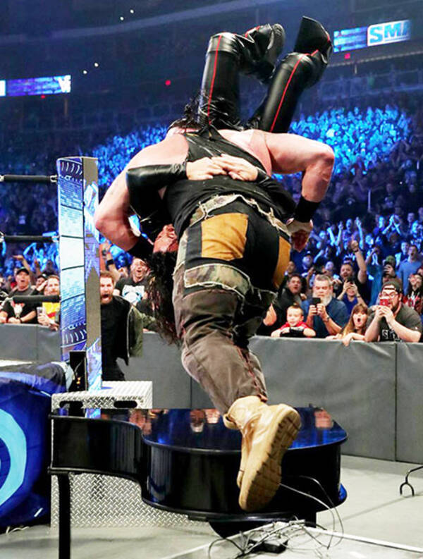 ｗｗｅ 中邑真輔が醜態 ピアノの上で３カウント聞く 年2月22日 エキサイトニュース