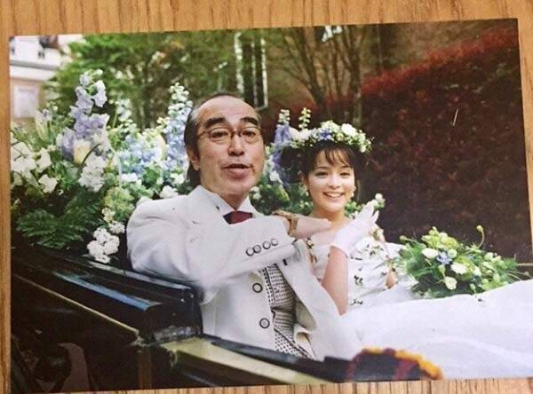 加藤ローサ 結婚写真 で志村けんさん追悼 エキサイトニュース