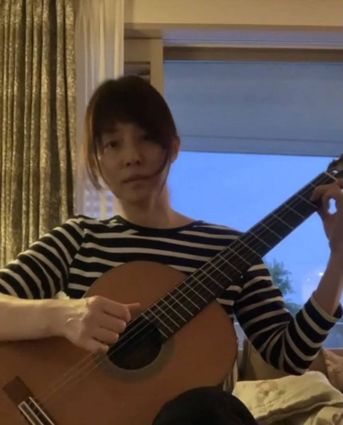 石田ゆり子がクラシックギターの練習風景公開 フォロワーは かっこいい どんどん上手くなってる 年5月14日 エキサイトニュース