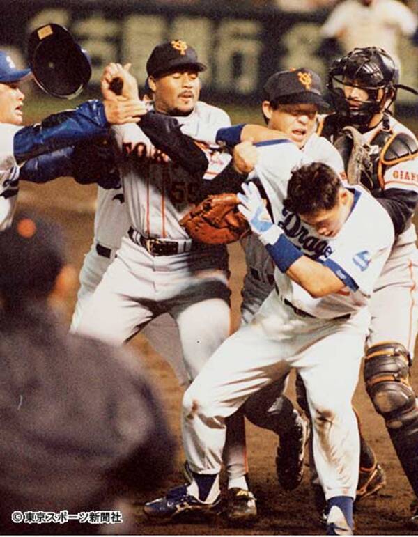 球史に残る超乱闘 ビーンボール発端に両軍入り乱れ 年5月16日 エキサイトニュース 球史に残る超乱闘 ビーンボール発端に両軍入り乱れ 年5月16日 エキサイトニュース