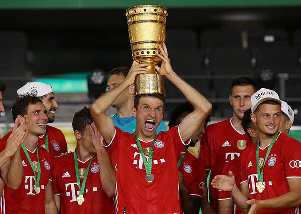 ドイツ杯 バイエルン ミュンヘン２冠 得点王レバンドフスキは個人３冠見えた 年7月5日 エキサイトニュース