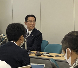 〝地味キャラ〟岸田氏の総裁選出馬会見で派閥関係者が自虐「こんなところでやるもんじゃない」