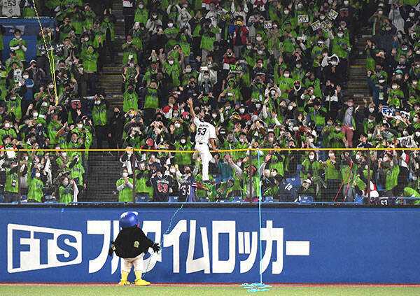 引退試合でヤクルト五十嵐 一度も満足することなく向上心を持ち続けてやってきた 年10月25日 エキサイトニュース