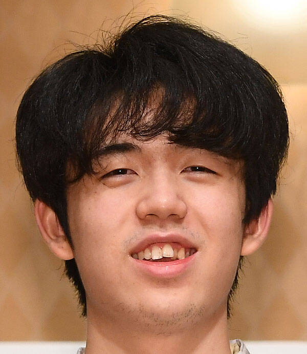 藤井聡太２冠 佐藤天彦九段 奇襲 中飛車にもひるまず 王将挑戦者決定リーグ初勝利 年10月29日 エキサイトニュース