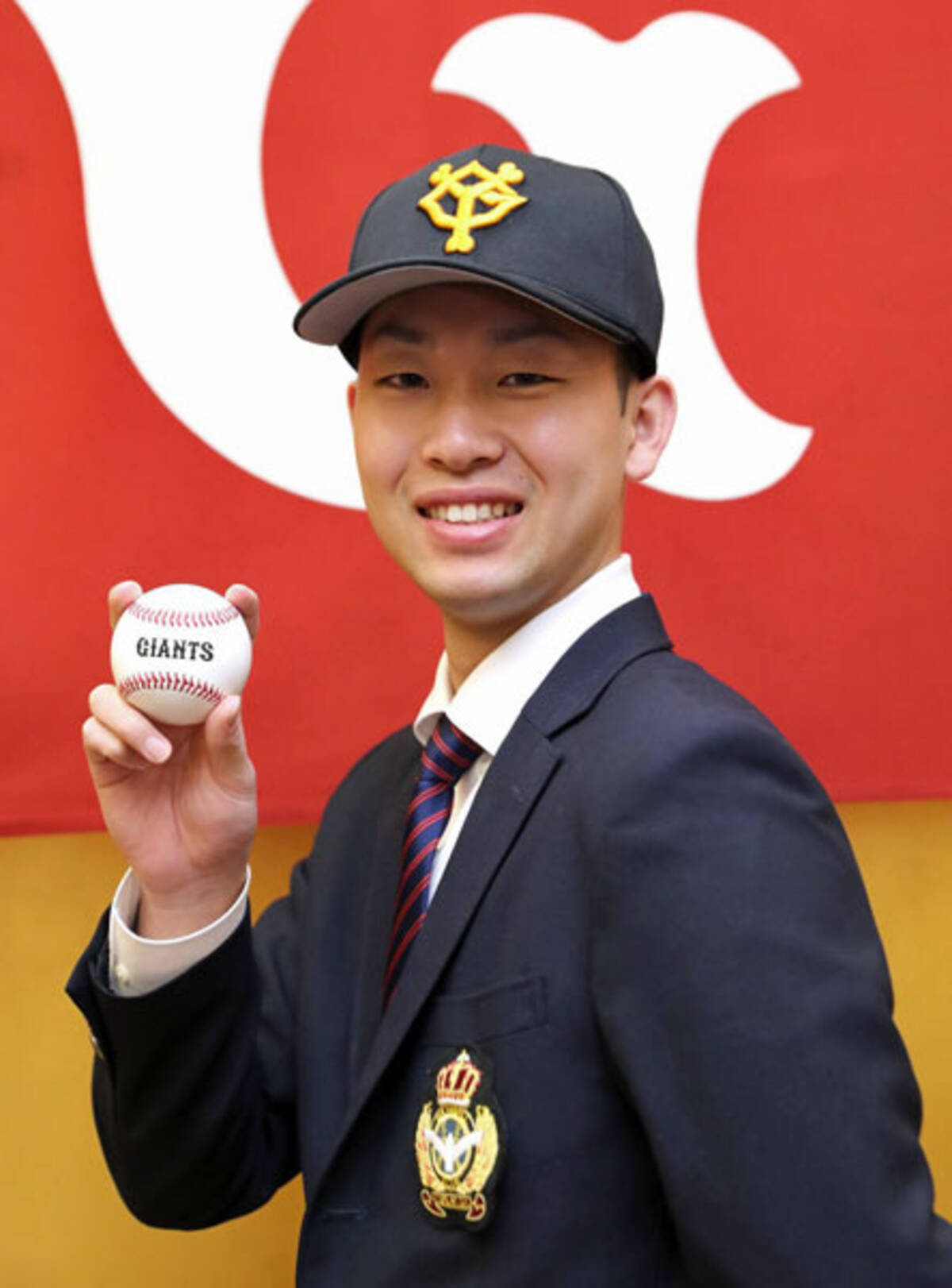 巨人がドラフト２位 山崎伊織投手と仮契約 チームを担っていける投手になりたい 年12月3日 エキサイトニュース