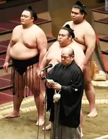 衰え加速で一代年寄取得に焦る横綱 白鵬vs八角理事長代行の攻防 2015年12月9日 エキサイトニュース