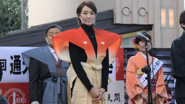 紅ゆずる 後輩タカラジェンヌに お客様に感動を とエール 21年2月1日 エキサイトニュース