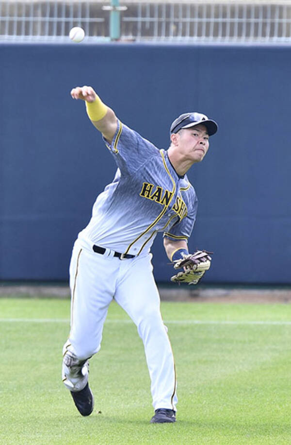 外野守備に奮闘中の虎ドラ１ 佐藤輝 目指すべきは 前裁きの名人 2021年2月8日 エキサイトニュース