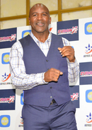 耳嚙み事件 から２３年 タイソンとホリフィールドがｕａｅで３度目激突へ 21年2月6日 エキサイトニュース