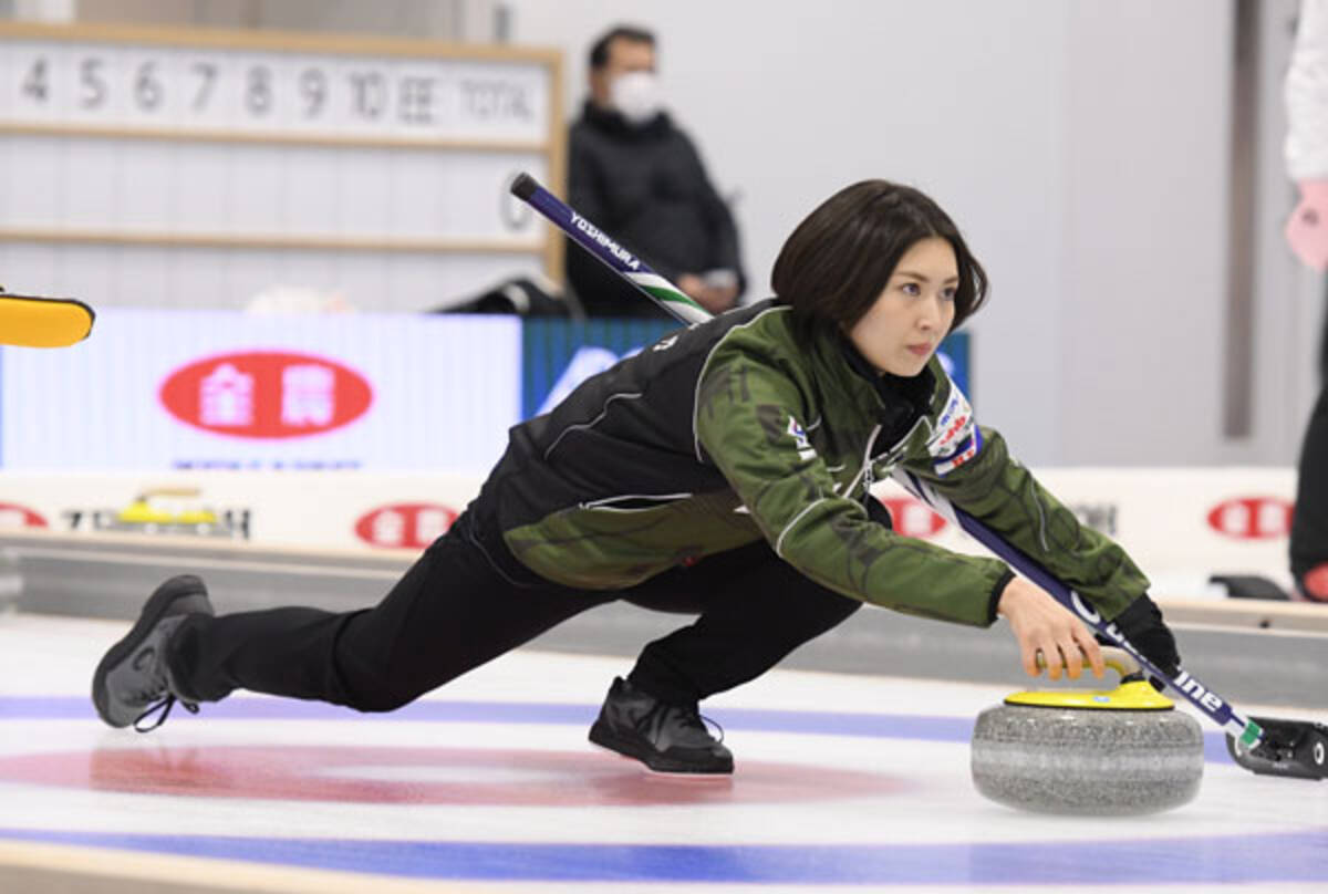 カーリング 3度目の正直へ 北海道銀行が決勝進出 司令塔 吉村紗也香 しっかり集中したい 21年2月13日 エキサイトニュース カーリング 3度目の正直へ 北海道銀行が決勝進出 司令塔 吉村紗也香 しっかり集中したい 21年2月13日 エキサイトニュース