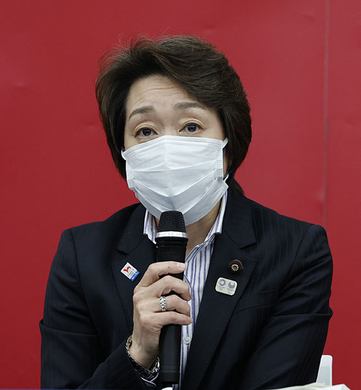 世界陸連 コー会長 アスリートのヒザつき抗議に 私たちはサポートする 選手の自由だ 年10月8日 エキサイトニュース