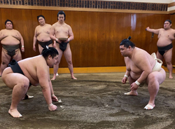 大相撲 元幕内荒鷲が断髪式 コロナ禍で約１年ぶりの国技館開催 21年2月23日 エキサイトニュース