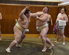 大相撲 元幕内荒鷲が断髪式 コロナ禍で約１年ぶりの国技館開催 21年2月23日 エキサイトニュース