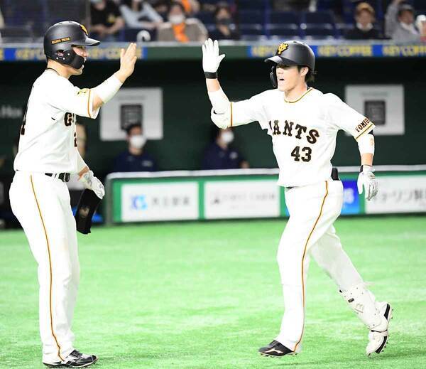 巨人 重信が久々の先発起用に応えた ２号２ランで喜びを爆発 2021年6月4日 エキサイトニュース