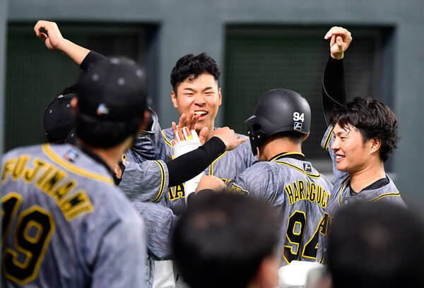 阪神 原口が９回二死に勝ち越し打 矢野監督は フミに助けられた と不屈のヒーローに最敬礼 21年6月8日 エキサイトニュース