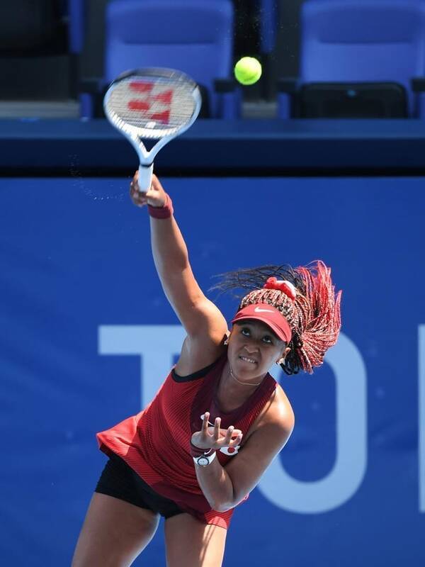 東京五輪 大坂なおみが全身 日の丸 カラーで出陣 ヘアバンドも赤と白の 日本愛 21年7月25日 エキサイトニュース