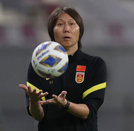 サッカー中国代表〝前髪フーフー〟の李鉄監督が辞任申し出