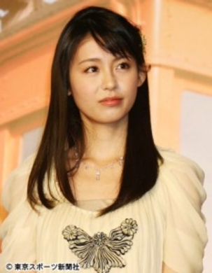本仮屋ユイカの妹にドン引き スピリチュアル傾倒で そっち系の人 年8月12日 エキサイトニュース