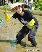 嵐 大野智 世界一難しい恋 ハグだけでヒクヒク 嵐ファンがスウィンギー着ぐるみ貸出に熱視線 16年6月10日 エキサイトニュース