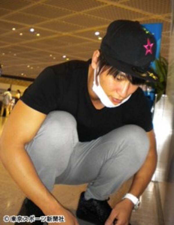 飯伏どうした 暗い表情で機上の人に 2016年7月13日 エキサイトニュース