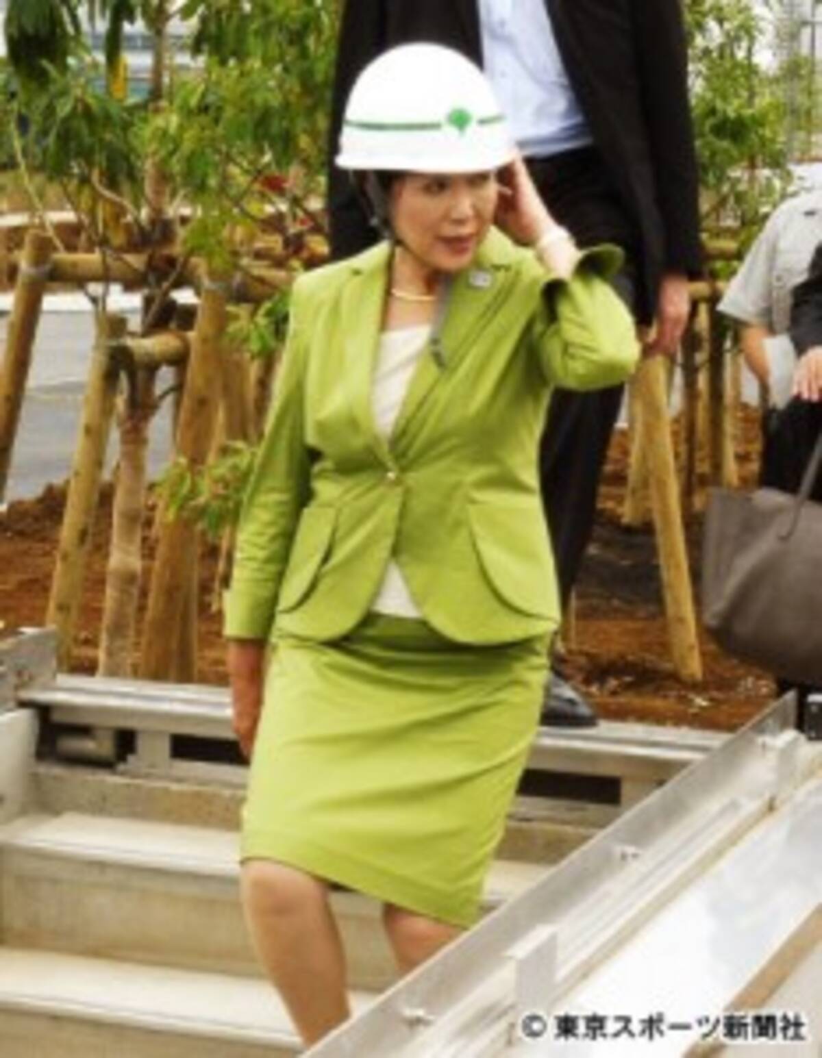 小池都知事 緑の戦闘服で 都議会のドン狩り 始動 16年8月18日 エキサイトニュース