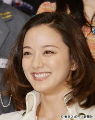 妊娠中の中越典子がビキニ姿を披露 スタイルの良さに注目が集まる 18年10月12日 エキサイトニュース