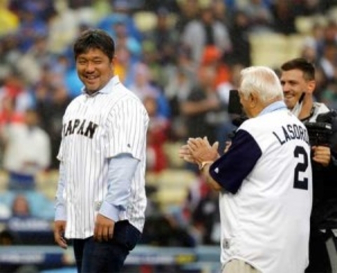 ナックル姫 吉田えり ノーバン始球式に大歓声 18年6月14日 エキサイトニュース