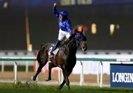 ドバイターフ ヴィブロス優勝 大魔神 佐々木氏はモレイラと歓喜のハイタッチ 17年3月26日 エキサイトニュース ドバイターフ ヴィブロス優勝 大魔神 佐々木氏はモレイラと歓喜のハイタッチ 17年3月26日 エキサイトニュース