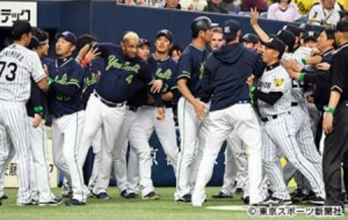 藤浪の死球めぐり乱闘勃発 バレンティンと矢野コーチが退場処分に 17年4月4日 エキサイトニュース