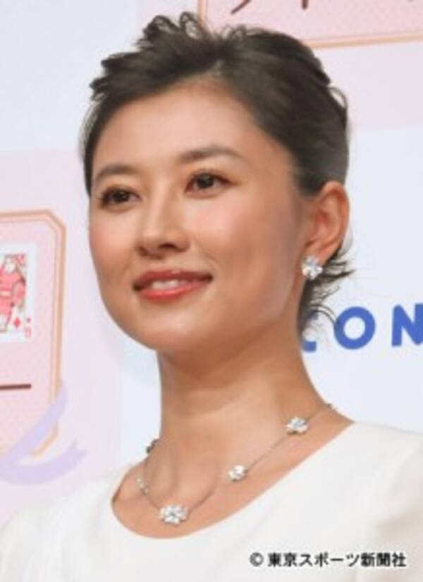 菊川怜の結婚祝う 祝 脱独身 垂れ幕に賛否の声 ハラスメント 過剰反応しすぎ 17年4月28日 エキサイトニュース