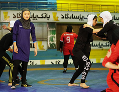 伊調馨　女子レスリング指導者育成中のイランで「イスラム公式練習着姿」初公開