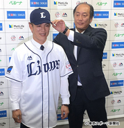 １５年ぶり西武復帰の松井兼任コーチ　選手登録は「外野手」