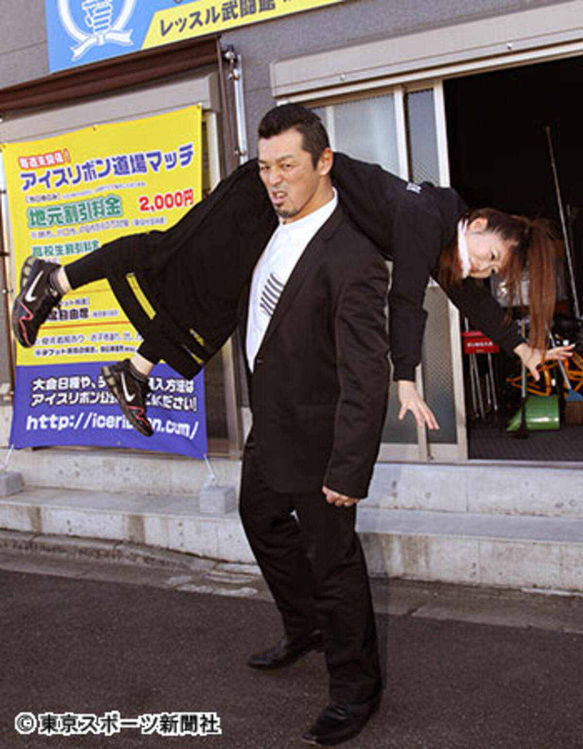 村上和成がアイスリボンで蛮行 藤本つかさを猿ぐつわで 拉致 2017年12月27日 エキサイトニュース