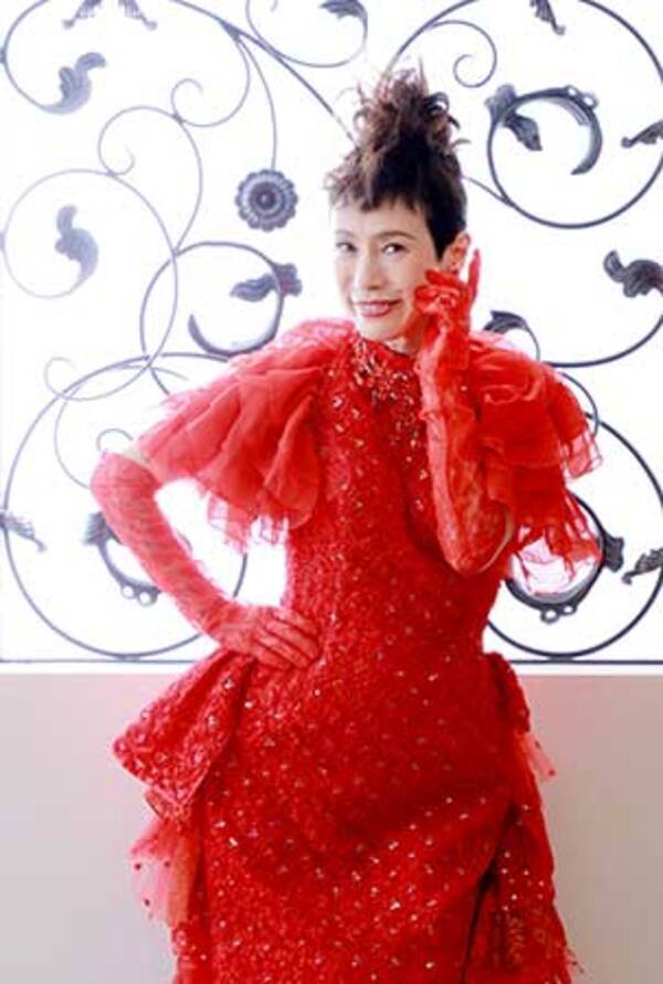 久本雅美が真っ赤なドレスで記念撮影 還暦 記念 18年1月18日 エキサイトニュース