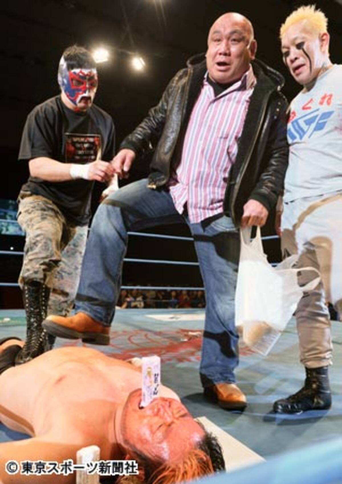 全日 藤田 カシンが諏訪魔急襲 口にカマボコ突っ込みハイボールで乾杯 18年2月4日 エキサイトニュース