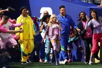北中米Ｗ杯ハーフタイムショーを巡りマドンナとジャスティン・ビーバーが激しい対立