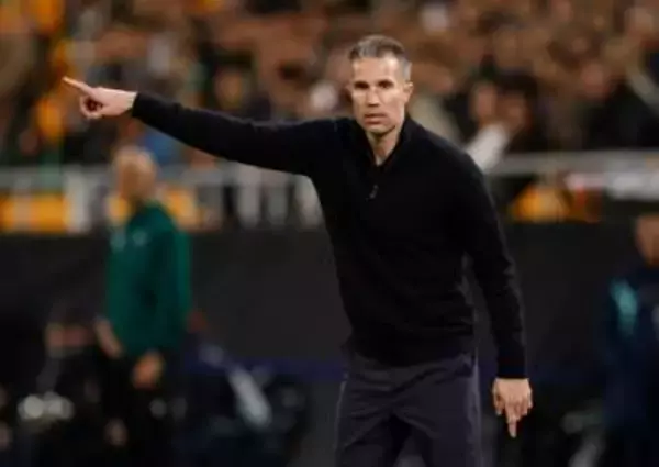 ファンペルシー監督　上田綺世へのファウル見逃しの主審に怒り　ＶＡＲへは皮肉