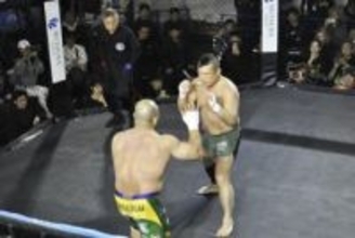 【ＲＯＭＡＮ】小路晃 15年ぶりVT復帰も…関根シュレックの拳に散る「総合格闘技は最高です！」