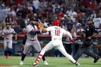 【ＭＬＢ】エンゼルスとブレーブスが大乱闘　死球に怒る打者に投手はボールを握ったままヘルメットにパンチ