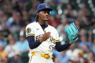 【ＭＬＢ】前代未聞の不祥事？　ＷＷＥの股間チョップで喜んだブルワーズ投手に出場停止処分