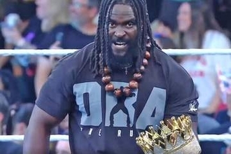 【ＷＷＥ】オバ・フェミ「夏の祭典」での王座挑戦は回避…ブロック・レスナーと〝金網決着戦〟断行へ