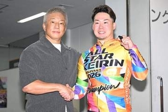 【松山競輪・ＧⅠオールスター競輪】犬伏湧也がＧＩ初制覇　師匠・小倉竜二とガッチリ握手