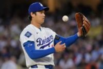 【ドジャース】大谷翔平の首に異変か　気にするしぐさに「心配になる」 死球＆悪送球も