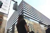 「東京・ＧＩＮＺＡ　ＳＩＸで刺激臭騒動　催涙スプレー噴射の不審者は新橋方面に逃走」の画像1