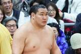 「【大相撲】豊昇龍 １敗堅守で首位に並ぶ　花道の途中で観客に左肩を叩かれるハプニングも」の画像1