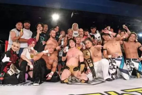 【ＤＤＴ】新宿ラスト…ビアガーデンプロレス大団円！　HARASHIMAは〝ごんぎつね〟披露