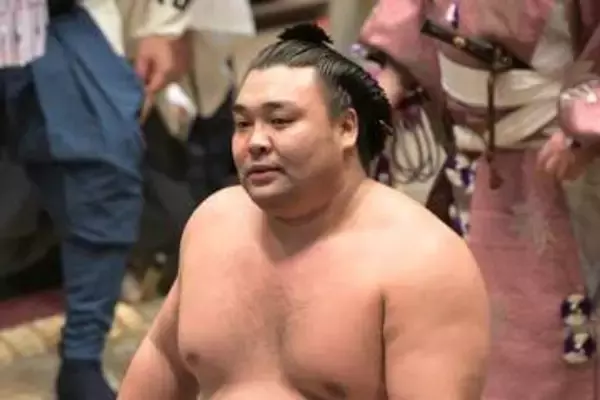 【大相撲】霧島が難敵・大栄翔を押し出して無傷７連勝　２場所連続Ｖは「意識しない」