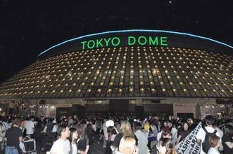 嵐の最終公演が終了「いつものライブとは違った」　母娘で最後を見届けたファンも